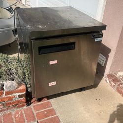 Dukers Freezer 
