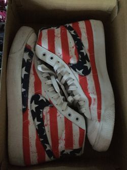 Nike sneaker american flag ed. ( sz 8.5 )