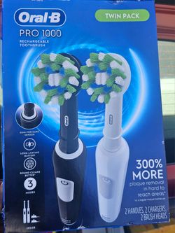 Oral-B Pro 1000 Rechargeable Toothbrush Twin Pack