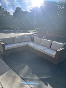 Patio sectional (Excellent condition) - Delivery Available