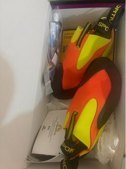 La Sportiva Climbing Shoes (37.5EU)