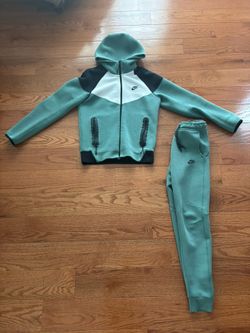 Green Nike Tech Fleece