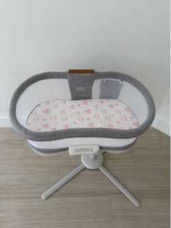 HALO BassiNest Luxe Swivel Sleeper Bassinet