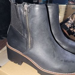 Grey boots