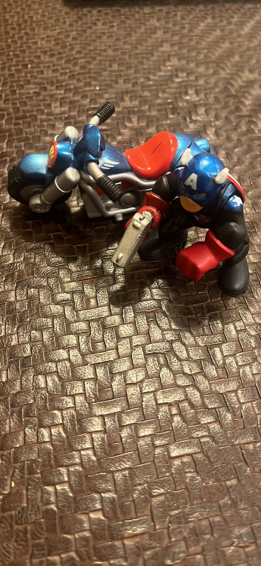 Marvel Super Hero Squad COMPLETE Wave 17 BUCKY as Captain America & Motorcycle