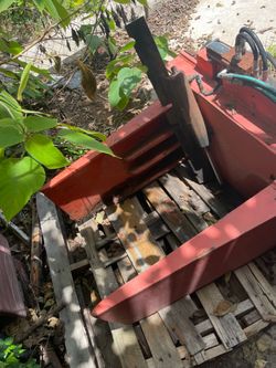 Hydraulic pallet clamp