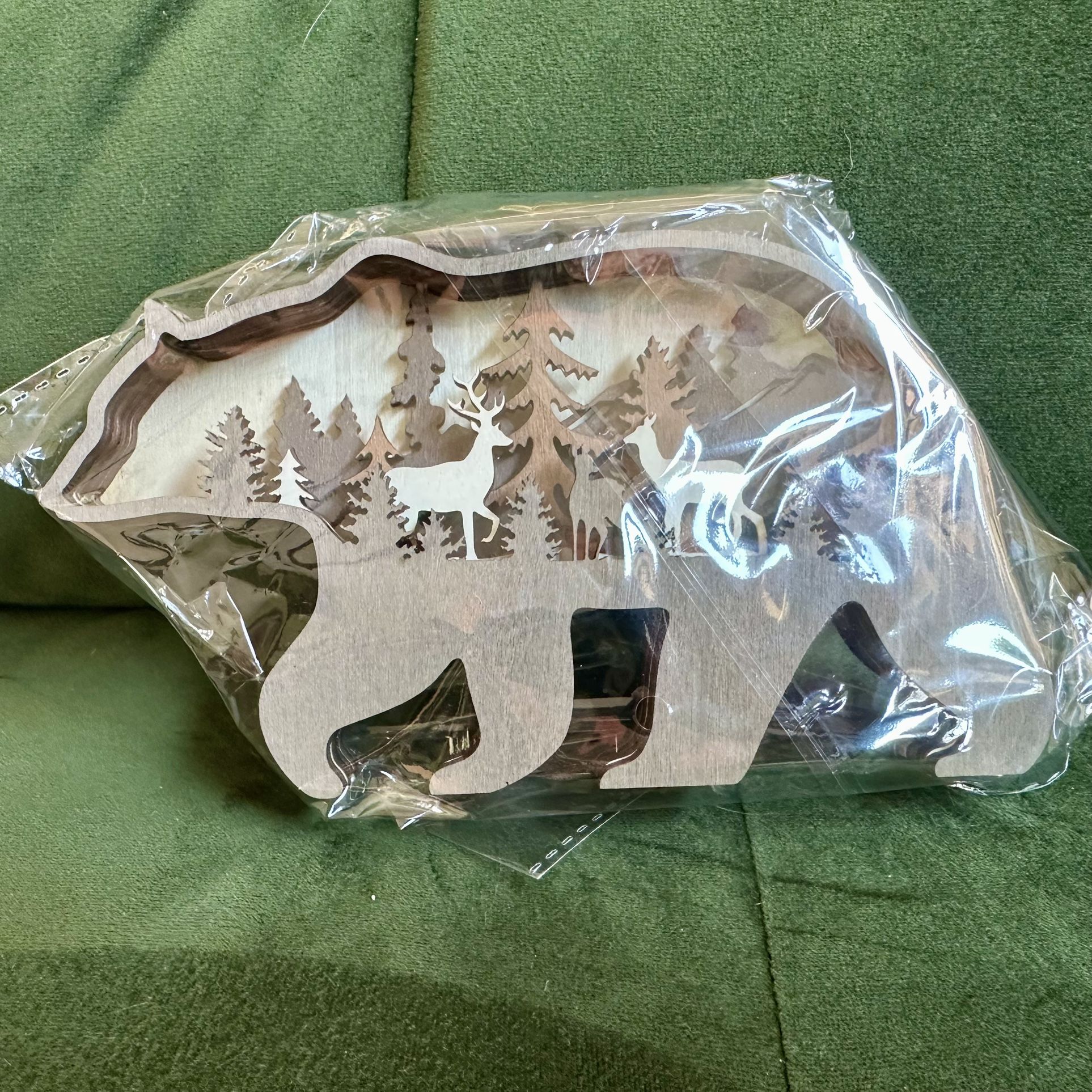 π» Amazing wood bear figurine with pine tree and deer scene inside