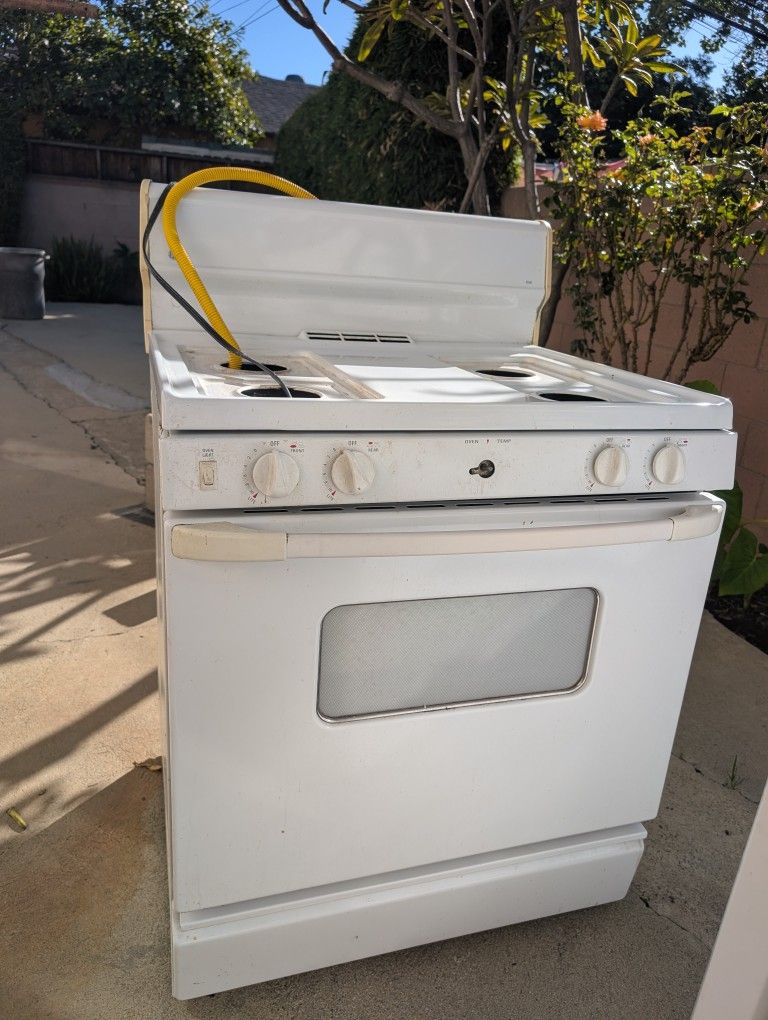 For Sale Refrigerator And Stove $175 For Both
