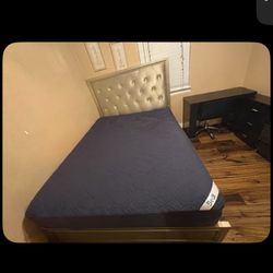 SILVER QUEEN BED WITH DIAMOND BACKBOARD STUDS 