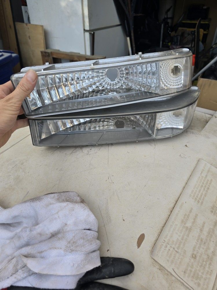 92-96 Ford Headlight Blinker Assembly