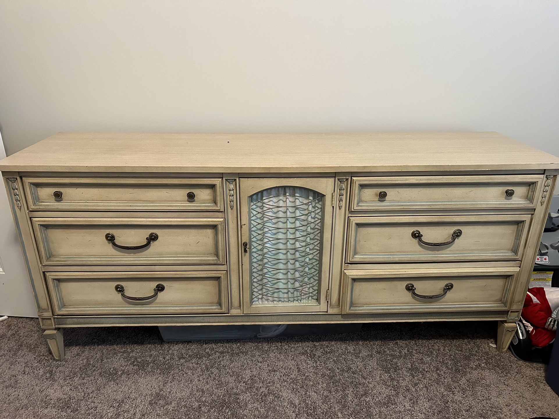 Vintage Bedroom Furniture