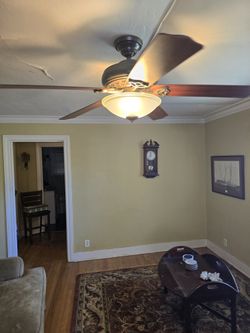 48" HUNTER CEILING Fan, Like New W/remote