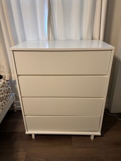 White medium-sized dresser