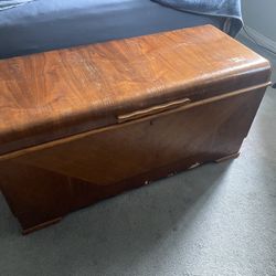 1924 Lane Cedar Chest