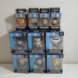 10 Demom slayer character brand New.
Only 50 dollars for all ( all cost 140 dollars).
And i gift 3 Demon slayer mini snow globe new.
Incredible deal.