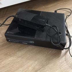 Xbox One 500gb With 2 Controllers 