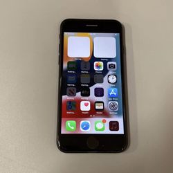 IPhone 7 USED Unlocked  Phone - Few Scratches - GOOD condition - Cellphones Smartphones Apple 