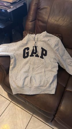 Gap sweater