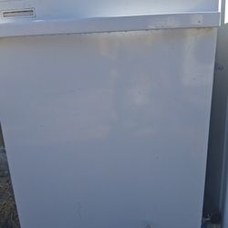 WHITE TOP CONTROL DISHWASHER
DELIVERY AND INSTALL AVAILABLE FOR SMALL FEE