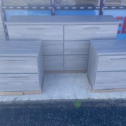 Dresser And 2 Nightstands -  Cómoda Y 2 Mesitas De Noche 