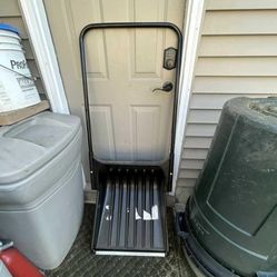 Suncast Poly Snow Shovel & 60” Painted steel Handle 22” by 28” no stick graphite blade model SF1850