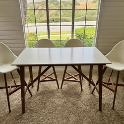 Ikea table with 4x stools - Ideal for family with 2x small children.
