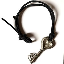 Key To A Heart 🩶 Necklace
