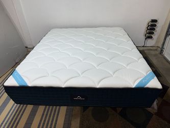 DreamCloud Premier Cali King Mattress - LIKE NEW! Delivery Available