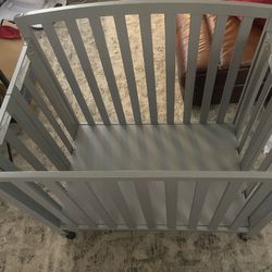 Davinci 3 In 1 Folding Mini Crib