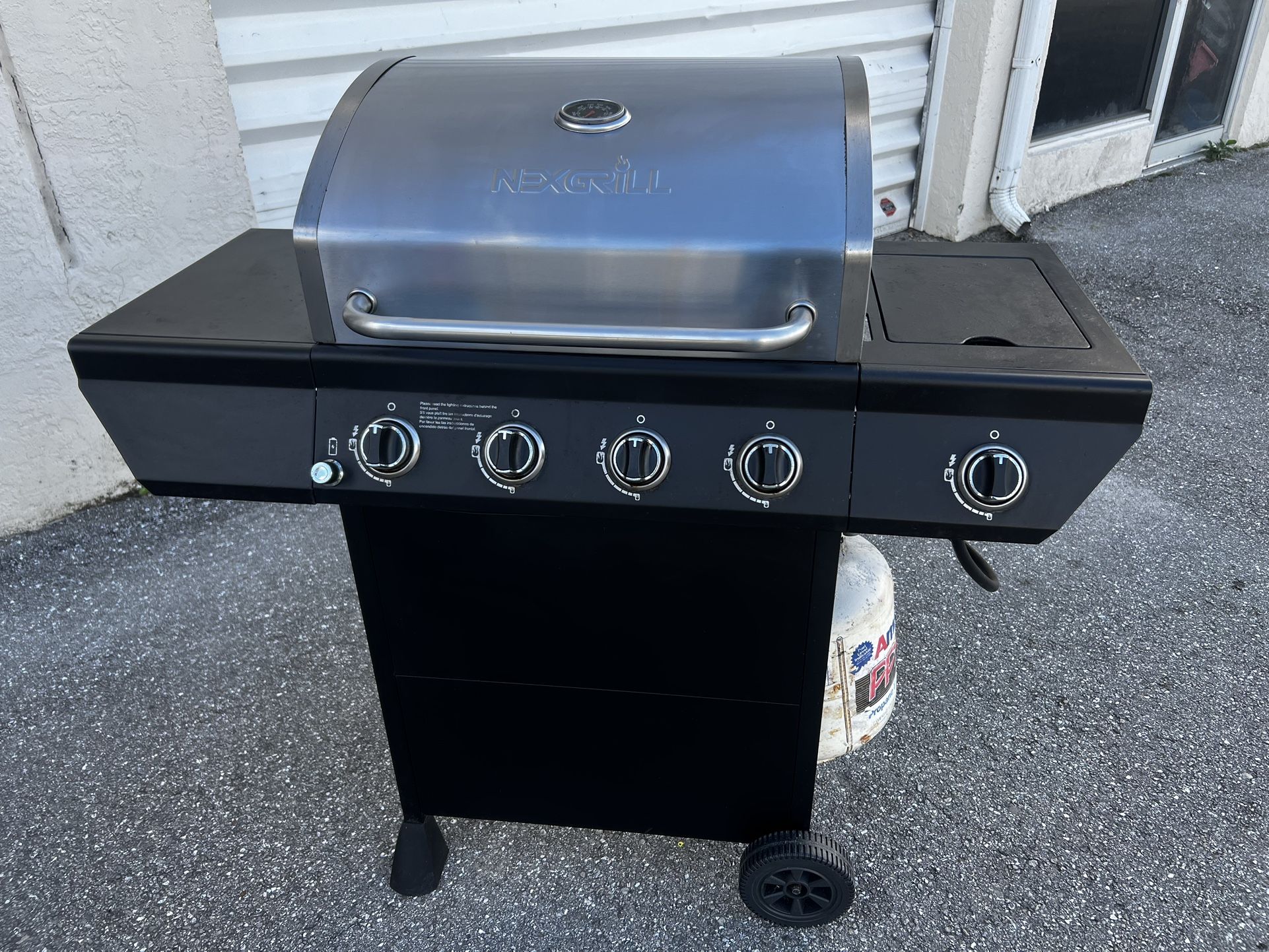 Delivery Available! Nexgrill 4 Burner Propane Gas Grill BBQ with Side Burner! Works great! Does not include propane tank.