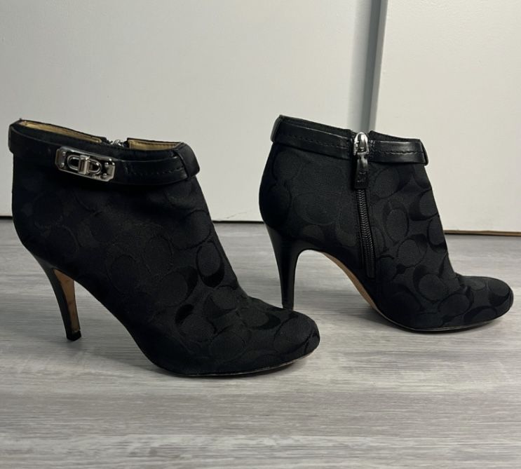 Authentic coach size 6 1/2 black heeled ankle bootie shoes with silver accent buckle