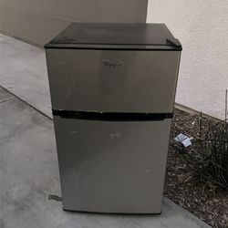 WhirlPool Mini Fridge 