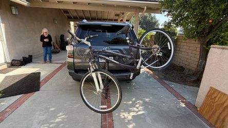 Saris brand bike carrier hold 4 bikes