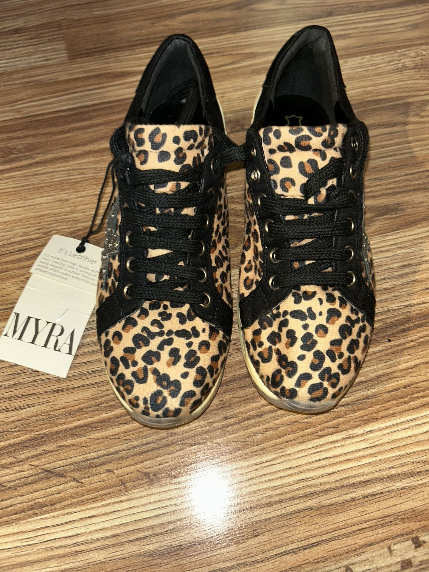 nwt Myra Sneakers 