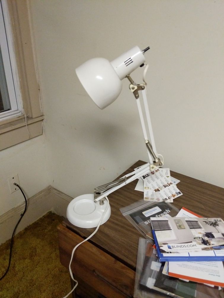 Desk lamp