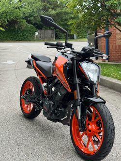 KTM DUKE 200 (2023) Low miles 480