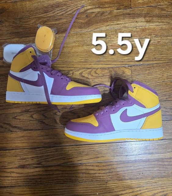 Nike Air Jordan 1 Retro High OG  "Brotherhood" size 5.5Y