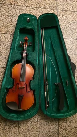 Violin in the case one string broken $50