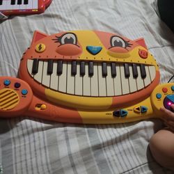 Piano 🎹 Cat 🐈 With Microphone 🎤 