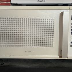 Emerson 1000 Watt Microwave