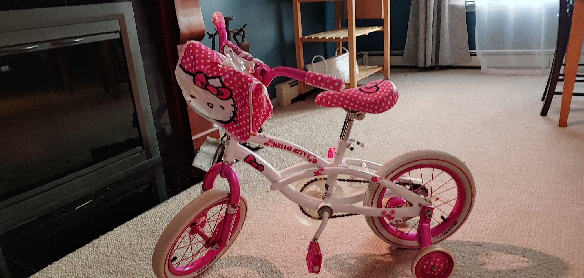 Bike and helmet hello kitty