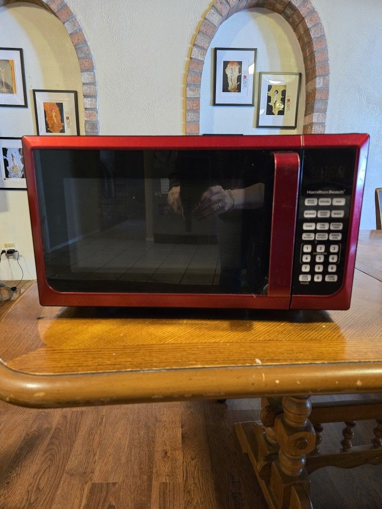 Hamilton Beach Microwave 20$