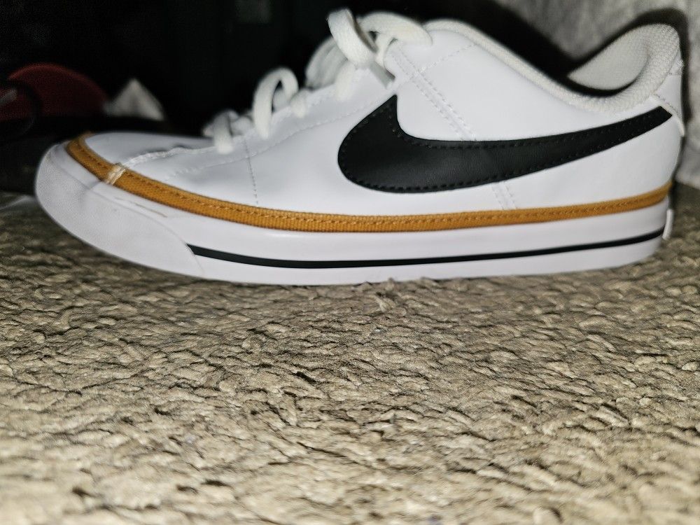 Nike Court Legacy