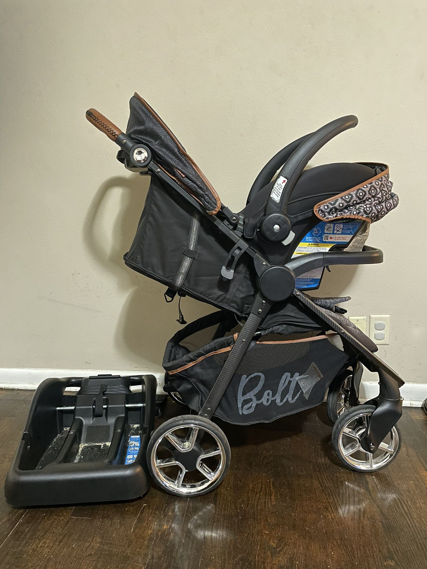 Monbebe Baby Stroller Plus Carseat. 