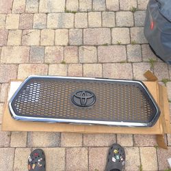 2017 Toyota Tacoma Grille/ Exhaust Tip