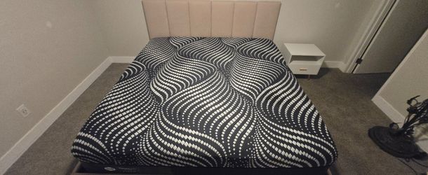 Sealy Posture Pedic Plus Hybrid mattress..