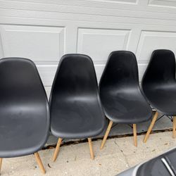 4 Dinnig Chairs
