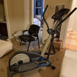 Elliptical exercise machine 