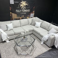 Sectional/couch/sofa , Color: Light  Grey, Size:122x98, Delivery Available 