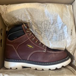New Keen Size 10 Boots Wide